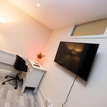 1 Bedroom-Sofabed-Worktable-4-Wifi-Parking London Exterior photo