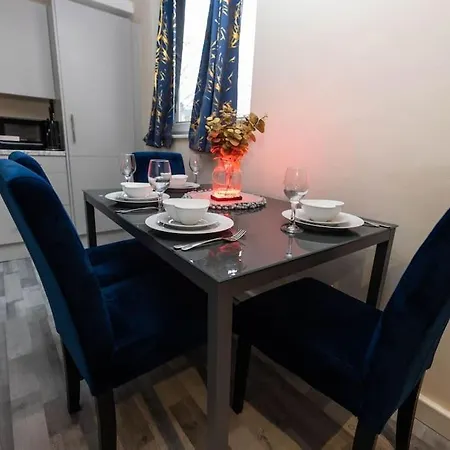 1 Bedroom-Sofabed-Worktable-4-Wifi-Parking London Exterior photo