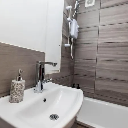 1 Bedroom-Sofabed-Worktable-4-Wifi-Parking London Exterior photo