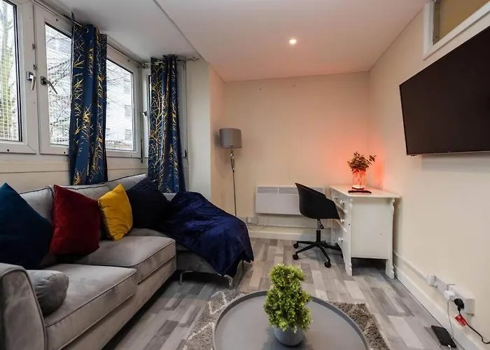 1 Bedroom-Sofabed-Worktable-4-Wifi-Parking